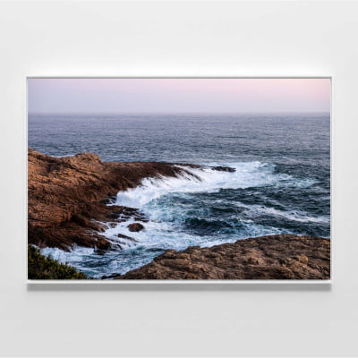 Quadro decorativo paisagem de ondas batendo nas pedras 